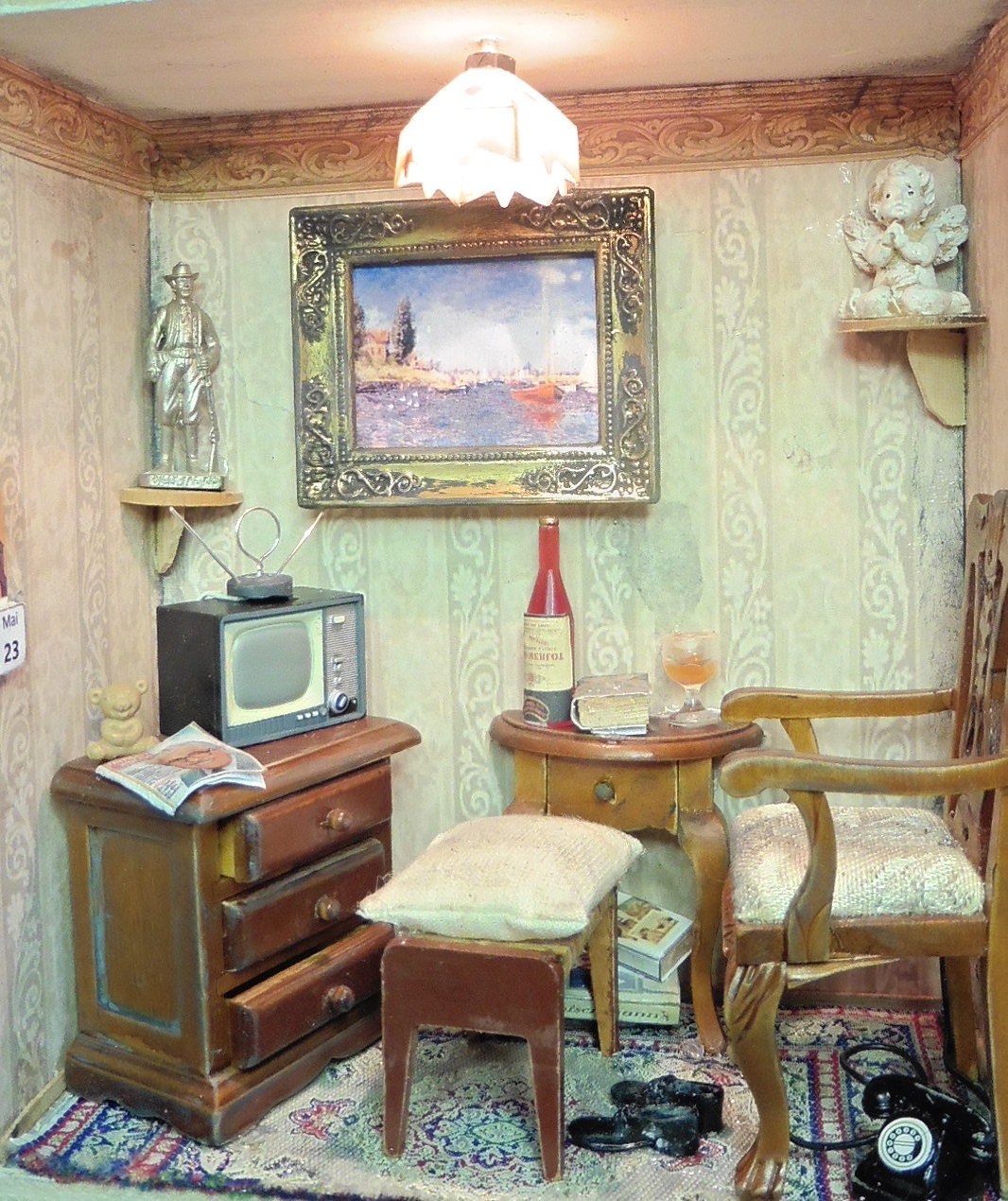 Fernsehzimmer in einer kleinen Kaminuhr – Spirou